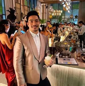 Meet your Posher, Dong leon